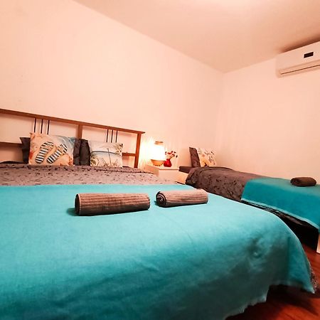 By Plaza Real Budget Rooms Barcelona Exterior foto