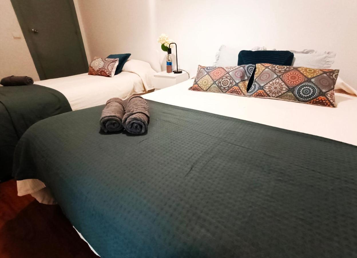 By Plaza Real Budget Rooms Barcelona Exterior foto