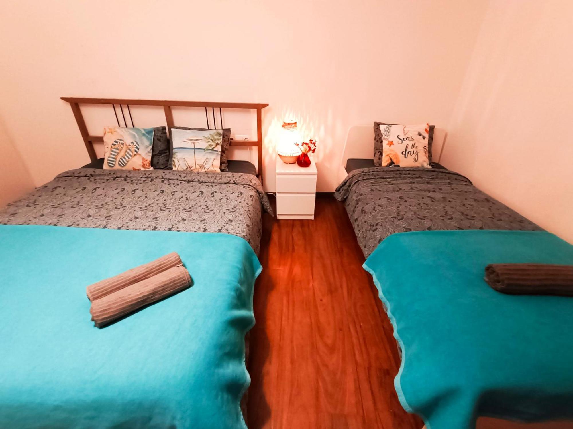 By Plaza Real Budget Rooms Barcelona Exterior foto